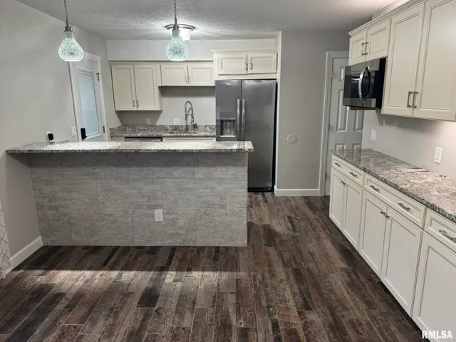 $1,500 | 1728 Taylor Street, Davenport, IA 52804