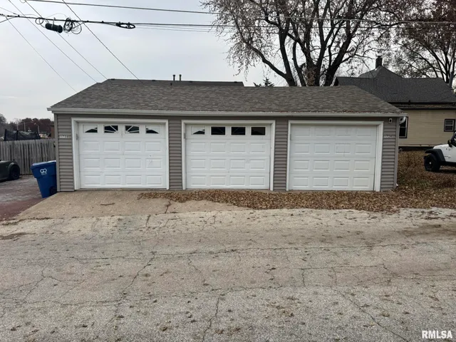 $1,500 | 1728 Taylor Street, Davenport, IA 52804