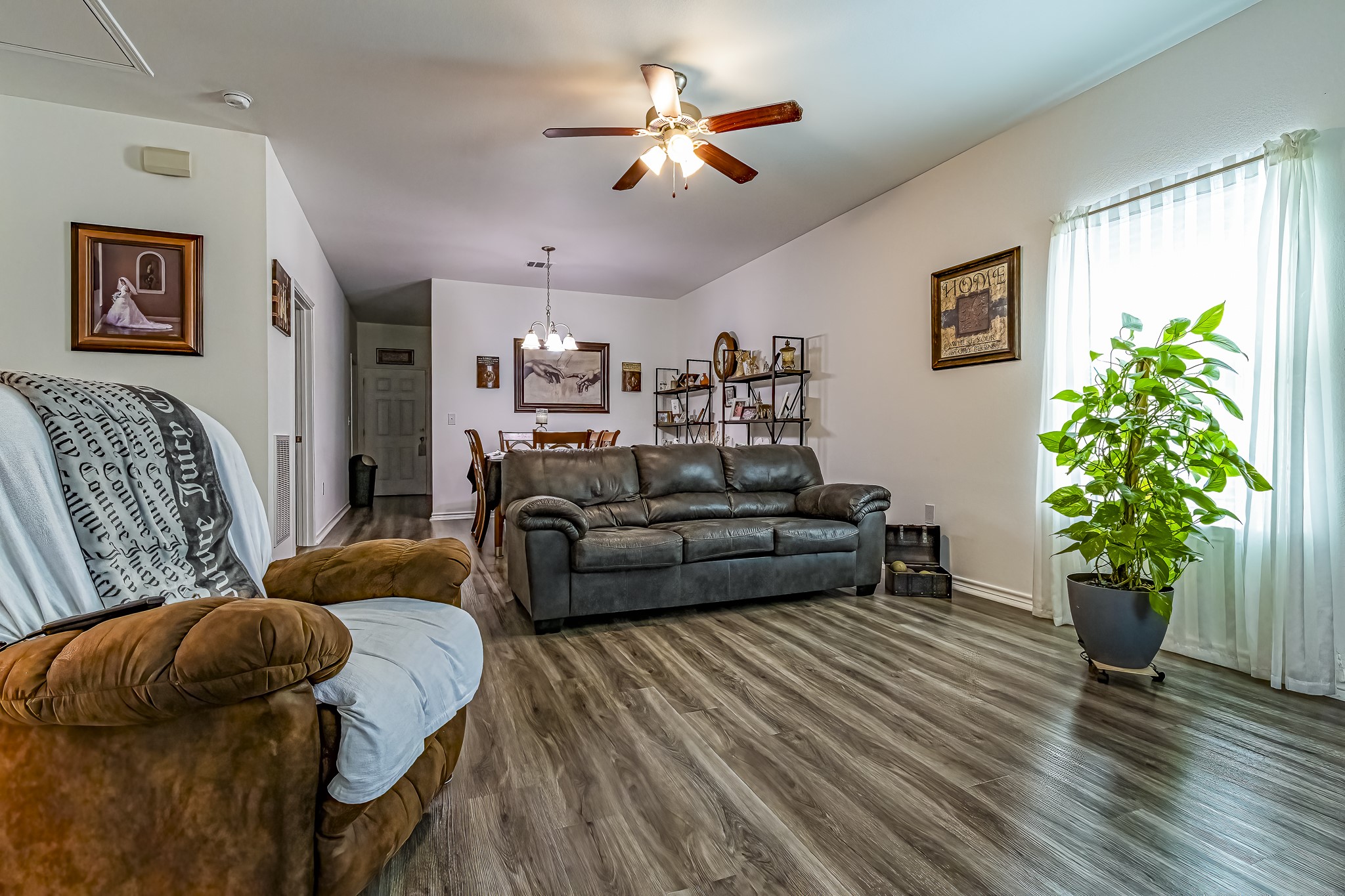 208 County Road 308 Cleveland, TX 77327 - Photo 4 of 32 a living room with furniture and a potted plant