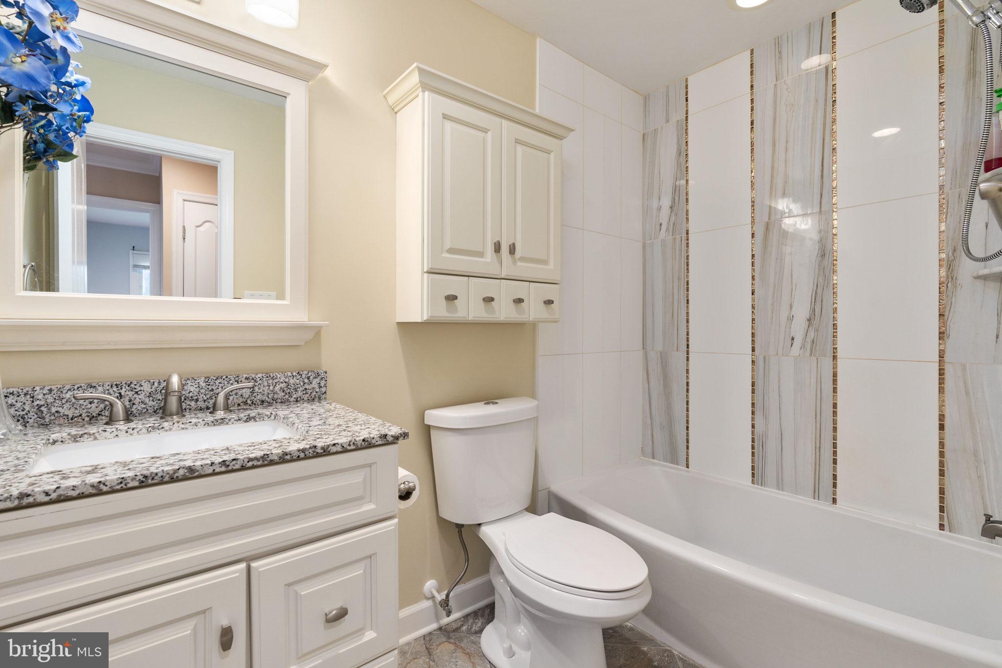 6012 Jennings Lane Springfield, VA 22150 - Photo 19 of 45 Upstairs Hall Bath