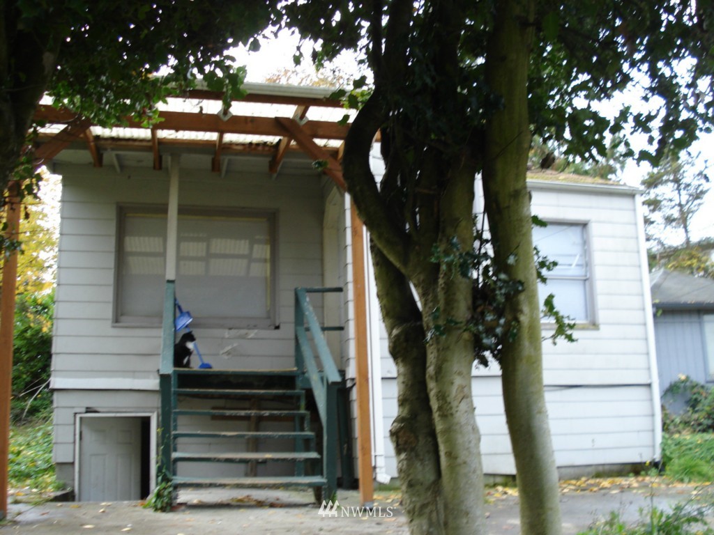 12743 Renton Avenue South Seattle, WA 98178 - Photo 1 of 1 Gallery Image 1