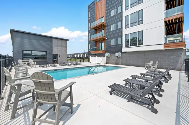 $1,400,000 | 433 Aldon Circle, Unit 403, Ashwaubenon, WI 54304