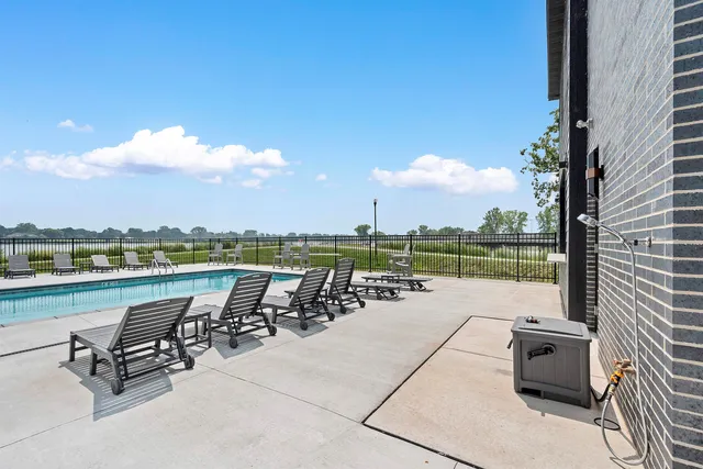 $1,400,000 | 433 Aldon Circle, Unit 403, Ashwaubenon, WI 54304