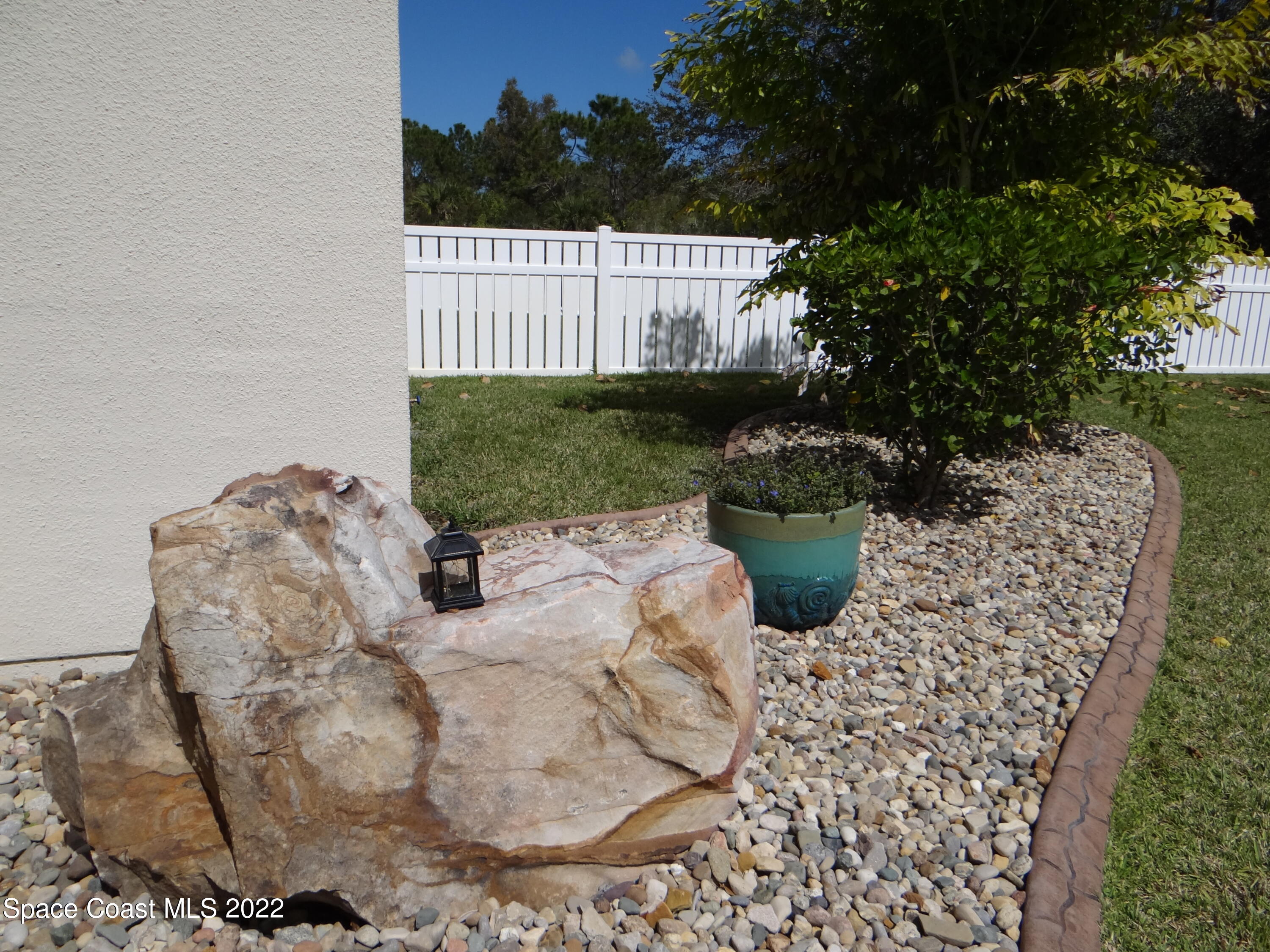 3100 Huntleigh Way Melbourne, FL 32934 - Photo 5 of 54 a view of a chairs and table in backyard