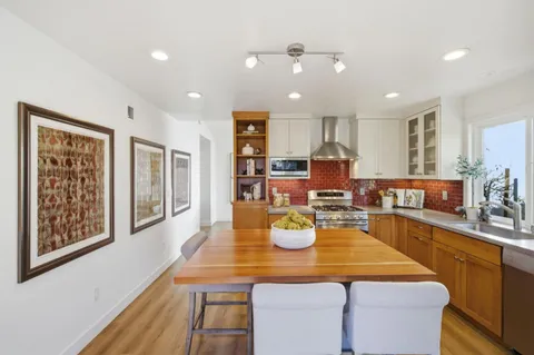 $1,999,000 | 572 Seahorse Lane, Redwood Shores, CA 94065