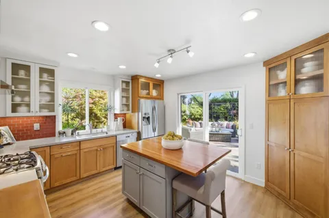 $1,999,000 | 572 Seahorse Lane, Redwood Shores, CA 94065