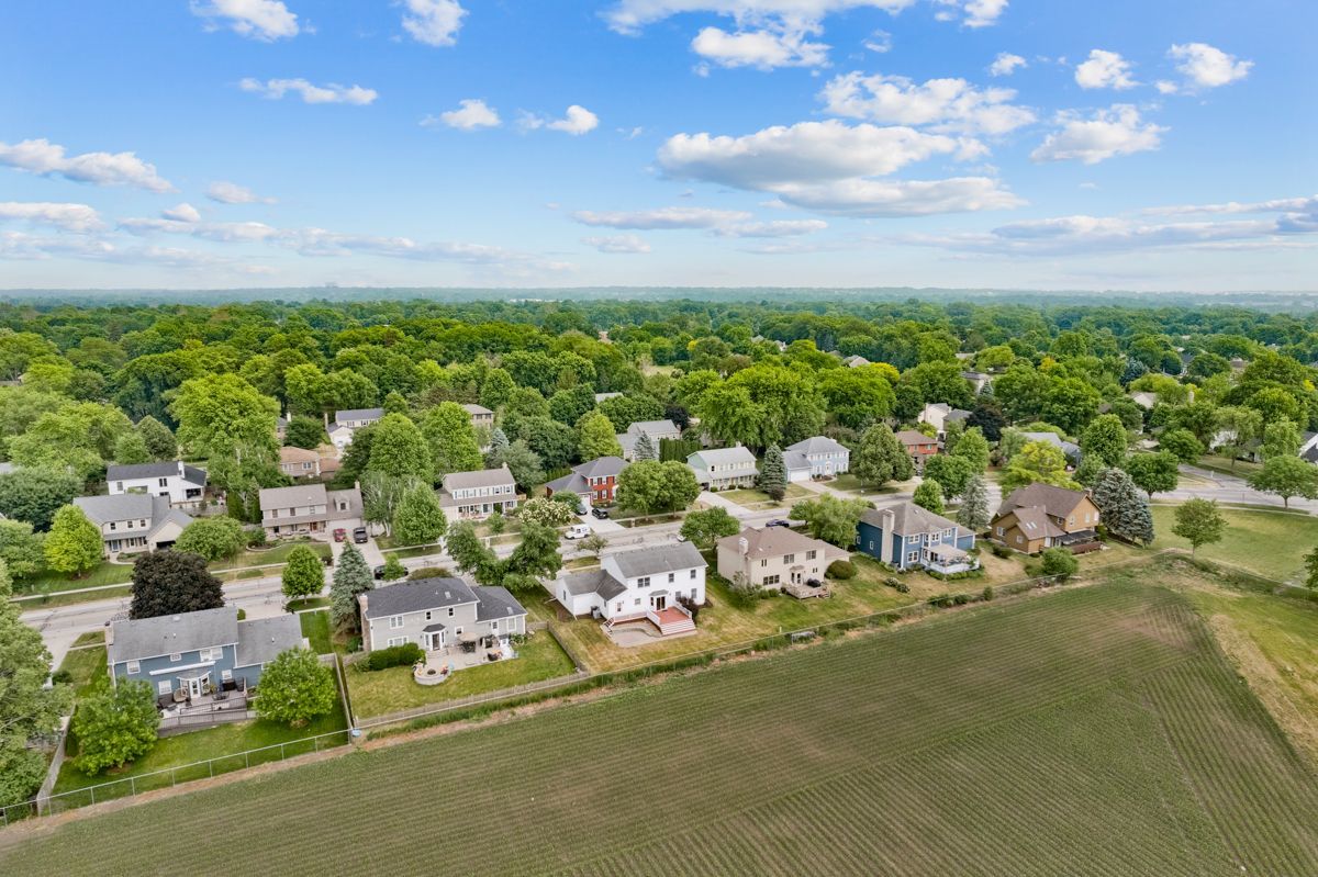 753 Millview Drive Batavia, IL 60510 - Photo 28 of 30 a view of a city