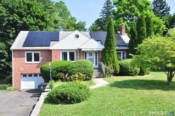 $469,900 | 174 Mohawk Drive, West Hartford, CT 06117