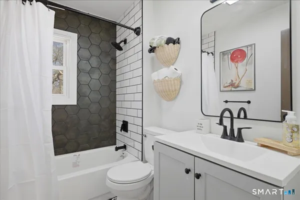 $3,000 | 106 Midway Ovl, Groton, CT 06340