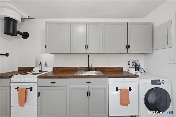 $3,000 | 106 Midway Ovl, Groton, CT 06340