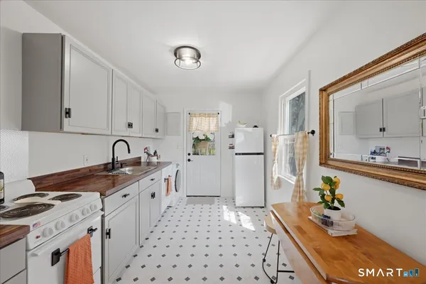 $3,000 | 106 Midway Ovl, Groton, CT 06340