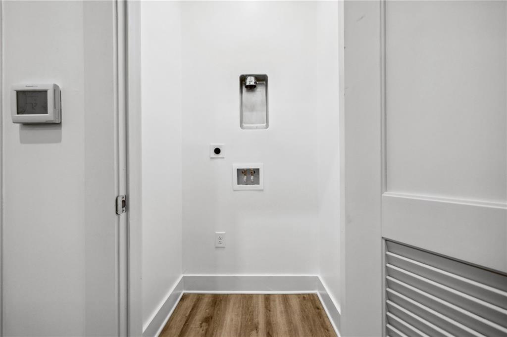 112 Rogers Street Northeast, Unit 304 Atlanta, GA 30317 - Photo 13 of 22 a bathroom with a window