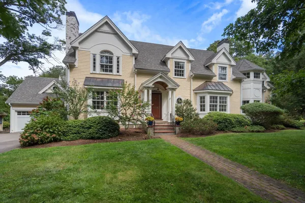 $3,195,000 | 1 Kenilworth Circle, Wellesley, MA 02482