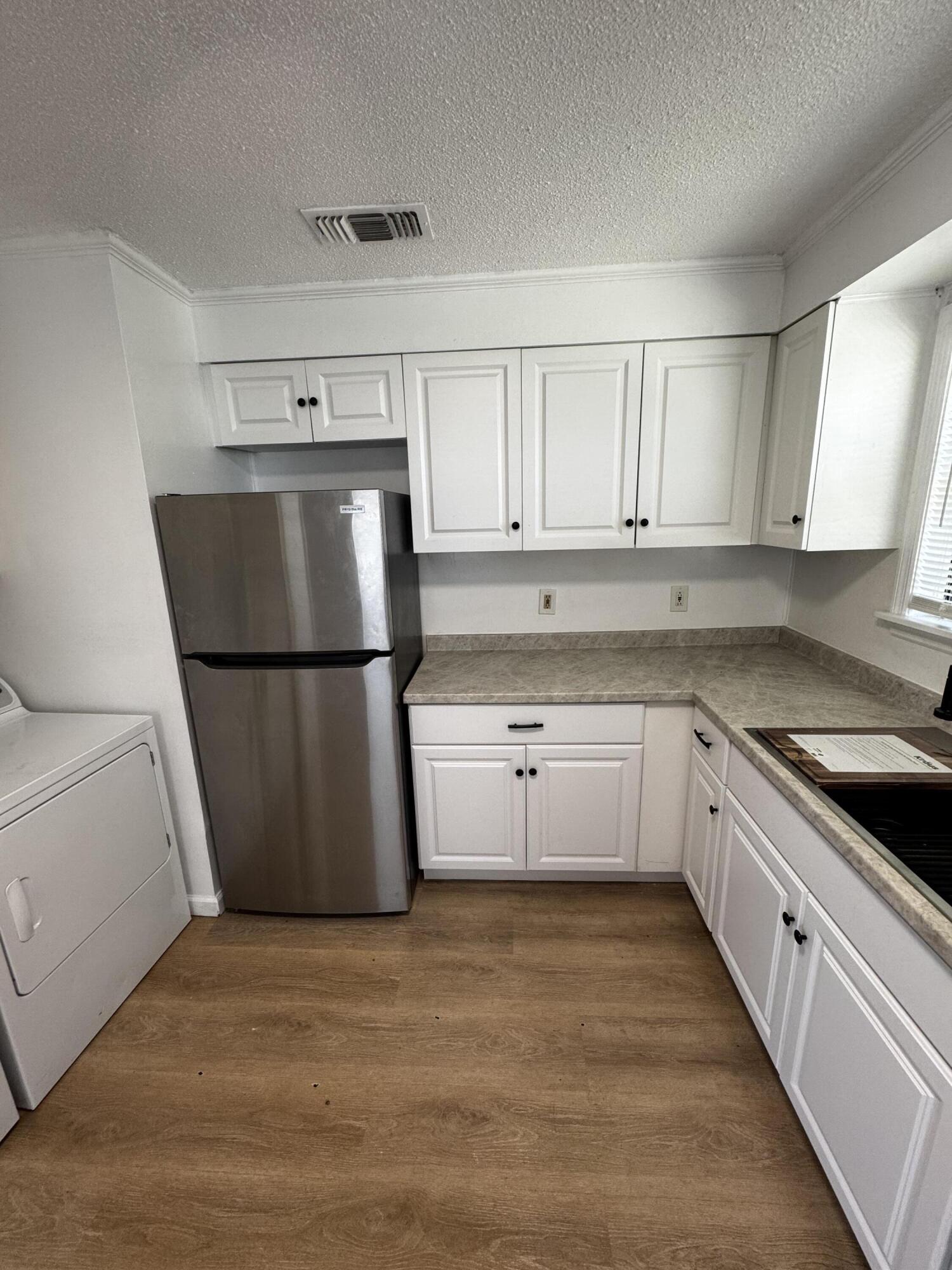 1464 West 32nd Street Riviera Beach, FL 33404 - Photo 5 of 28 kitchen