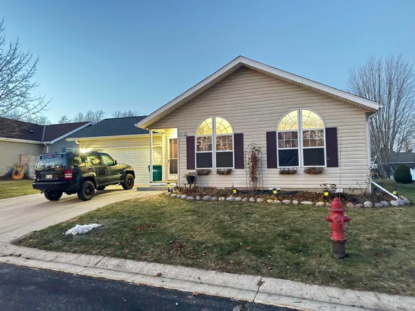 $130,000 | N115-w21106 Brookside, Germantown, WI 53022