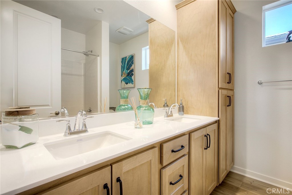 32711 Brunello Way Temecula, CA 92591 - Photo 29 of 70 Hallway Bathroom w/dual sinks