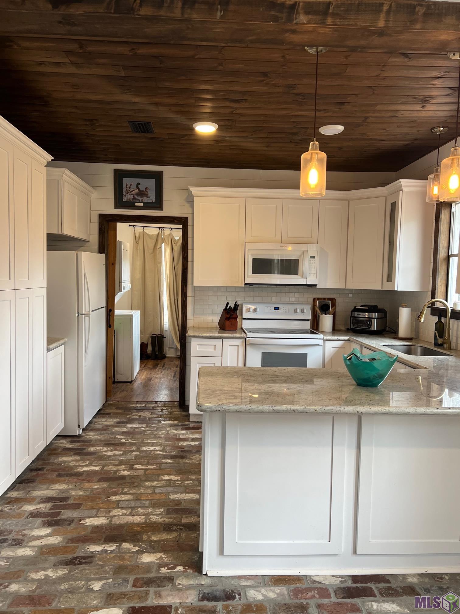 23524 Williams Lane Springfield, LA 70462 - Photo 3 of 17 Gallery Image 3