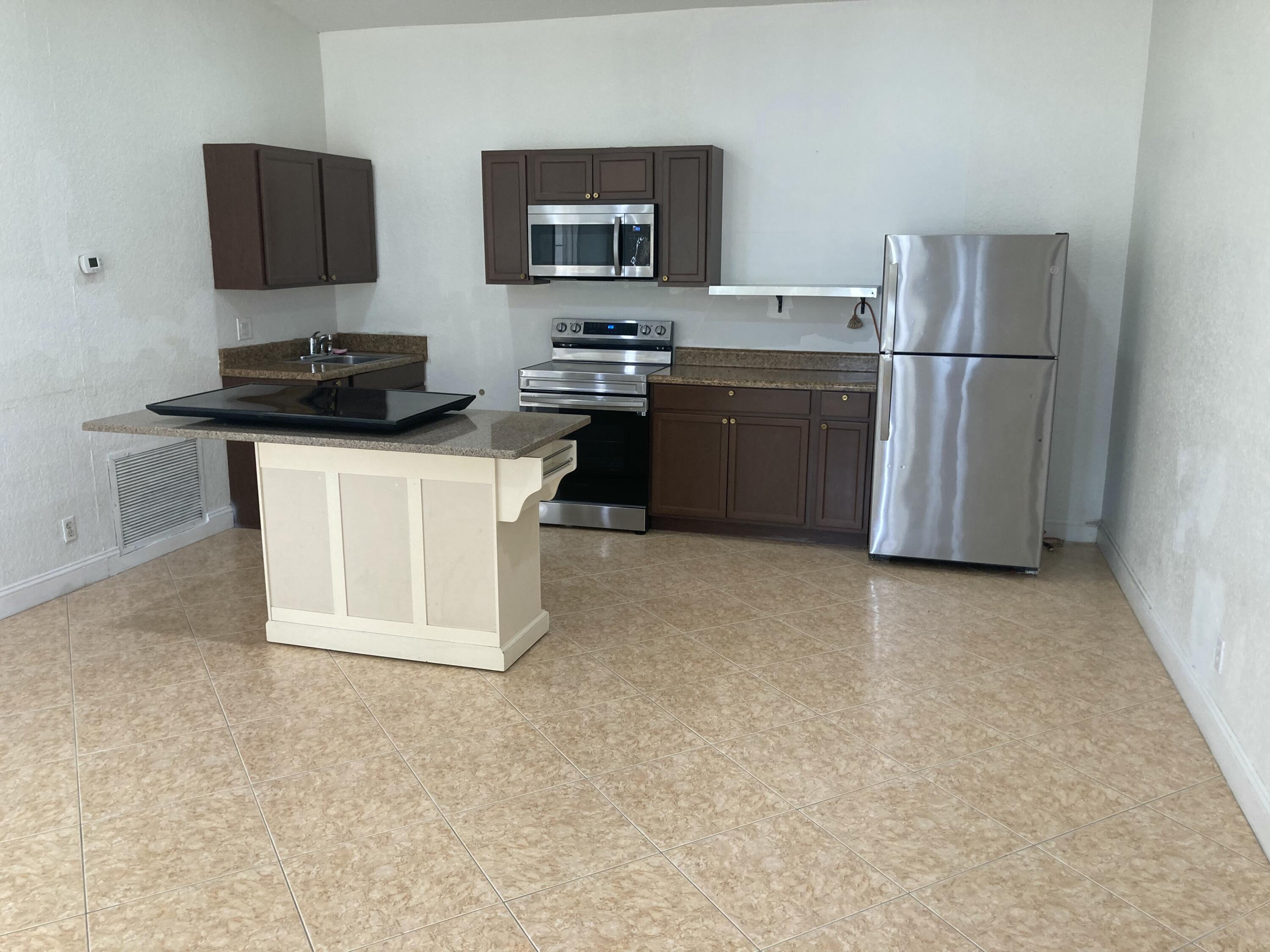 9165 Southwest 18th Street Boca Raton, FL 33428 - Photo 5 of 19 1000154308