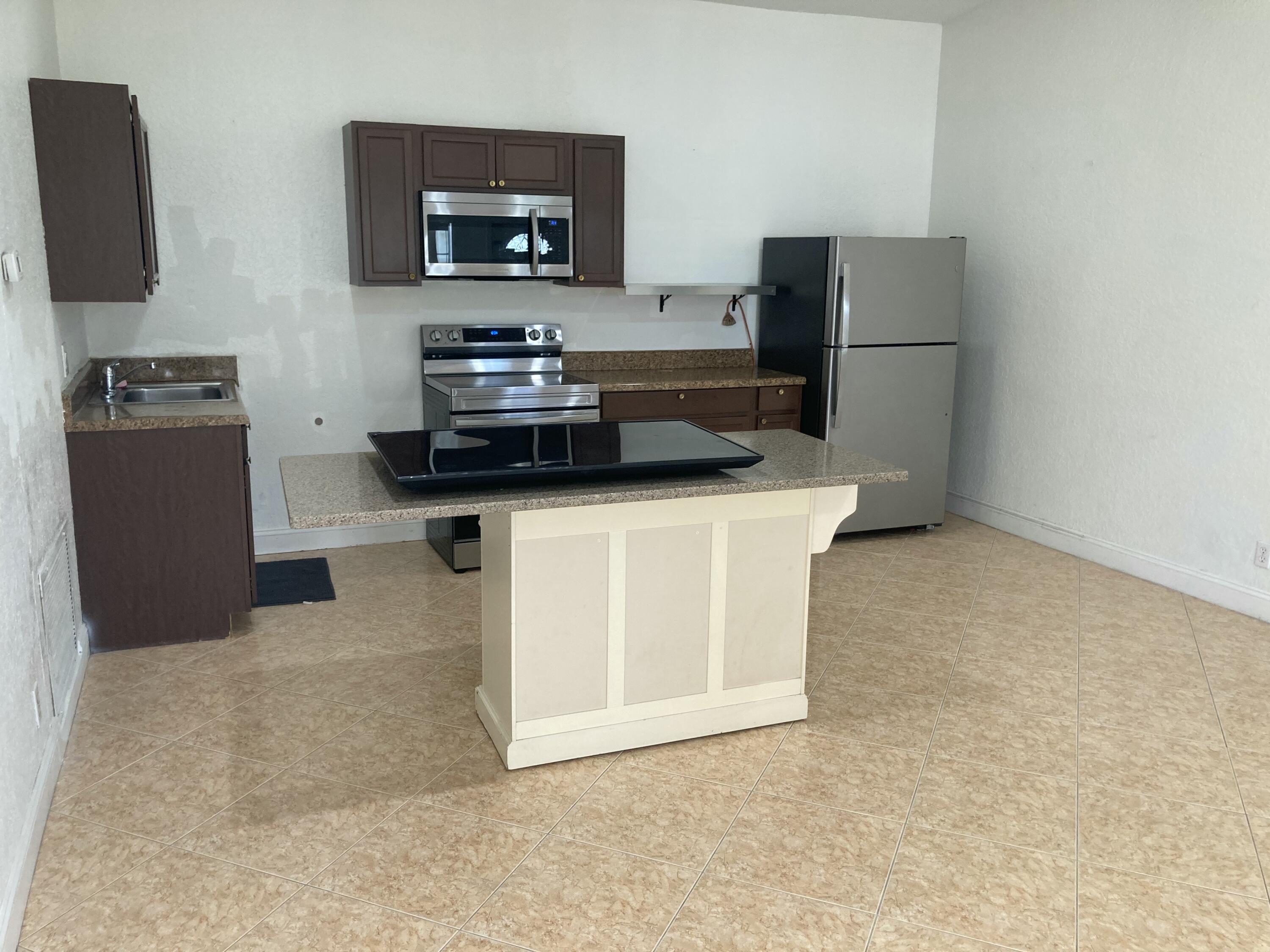 9165 Southwest 18th Street Boca Raton, FL 33428 - Photo 6 of 19 1000154311