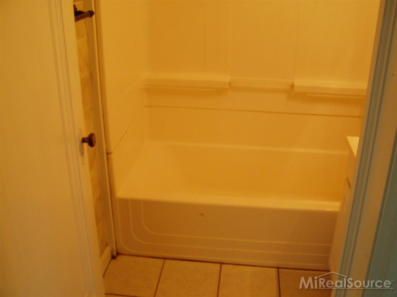 8684 Bryce Road Avoca, MI 48006 - Photo 17 of 23 31214551-16.JPG