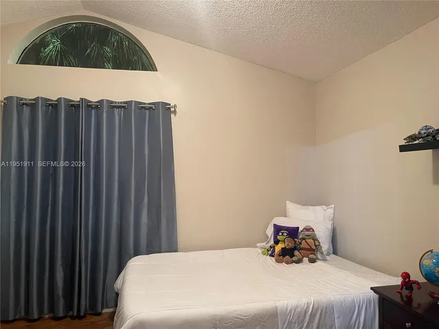 $2,400 | 13946 Southwest 90th Terrace, Unit 13946, Miami, FL 33186