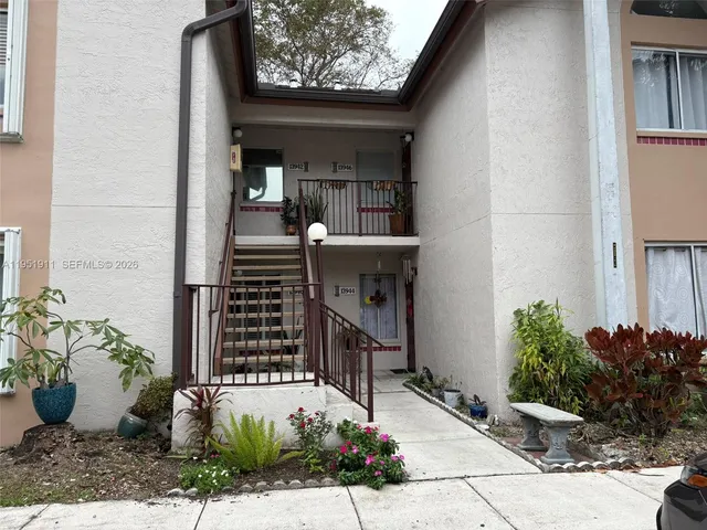 $2,400 | 13946 Southwest 90th Terrace, Unit 13946, Miami, FL 33186