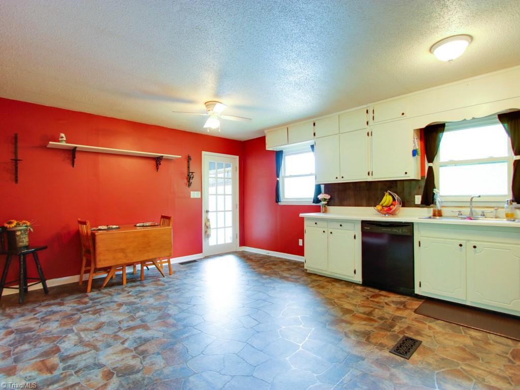 7026 Weant Road Archdale, NC 27263 - Photo 3 of 16 Gallery Image 3