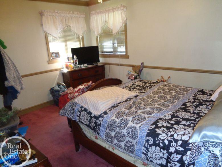24715 Ridgecroft Avenue Eastpointe, MI 48021 - Photo 8 of 23 Primary Bedroom