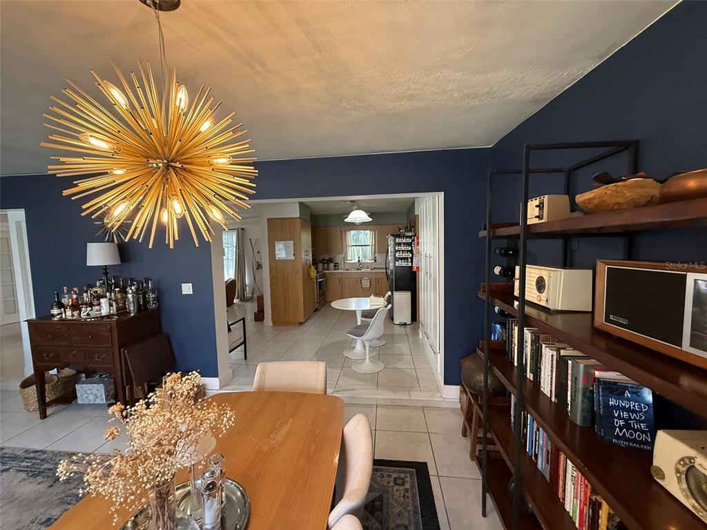4951 Sawyer Road Sarasota, FL 34233 - Photo 12 of 32 Gallery Image 12