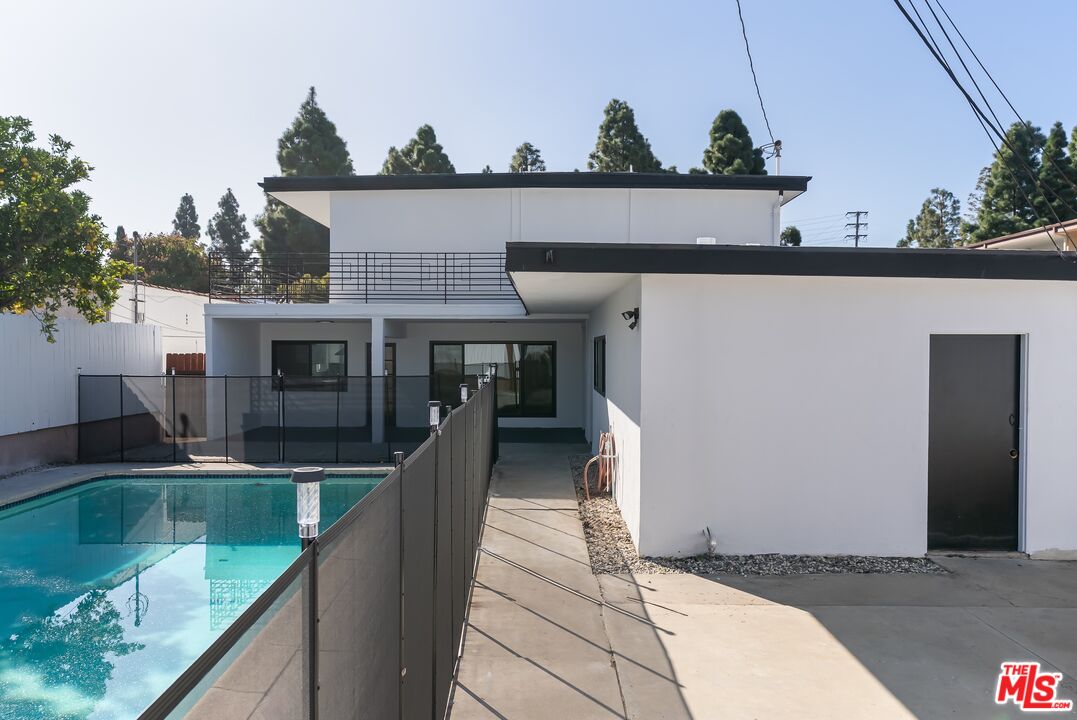 4020 La Salle Avenue Culver City, CA 90232 - Photo 15 of 33 a view of a house with backyard