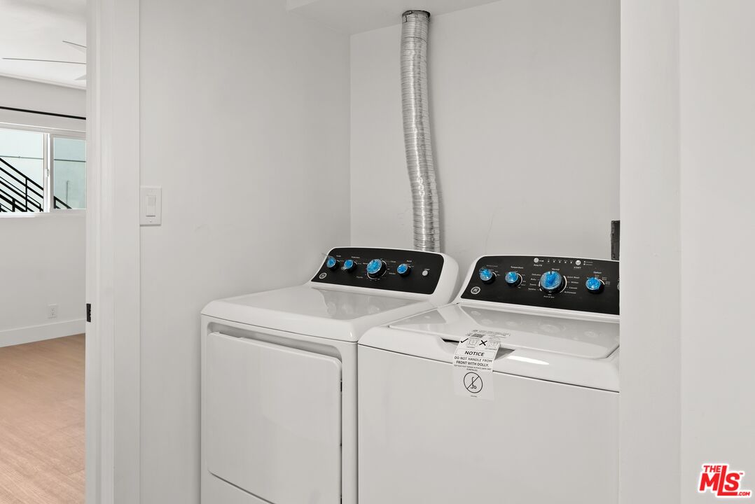 4020 La Salle Avenue Culver City, CA 90232 - Photo 28 of 33 a utility room with dryer and washer