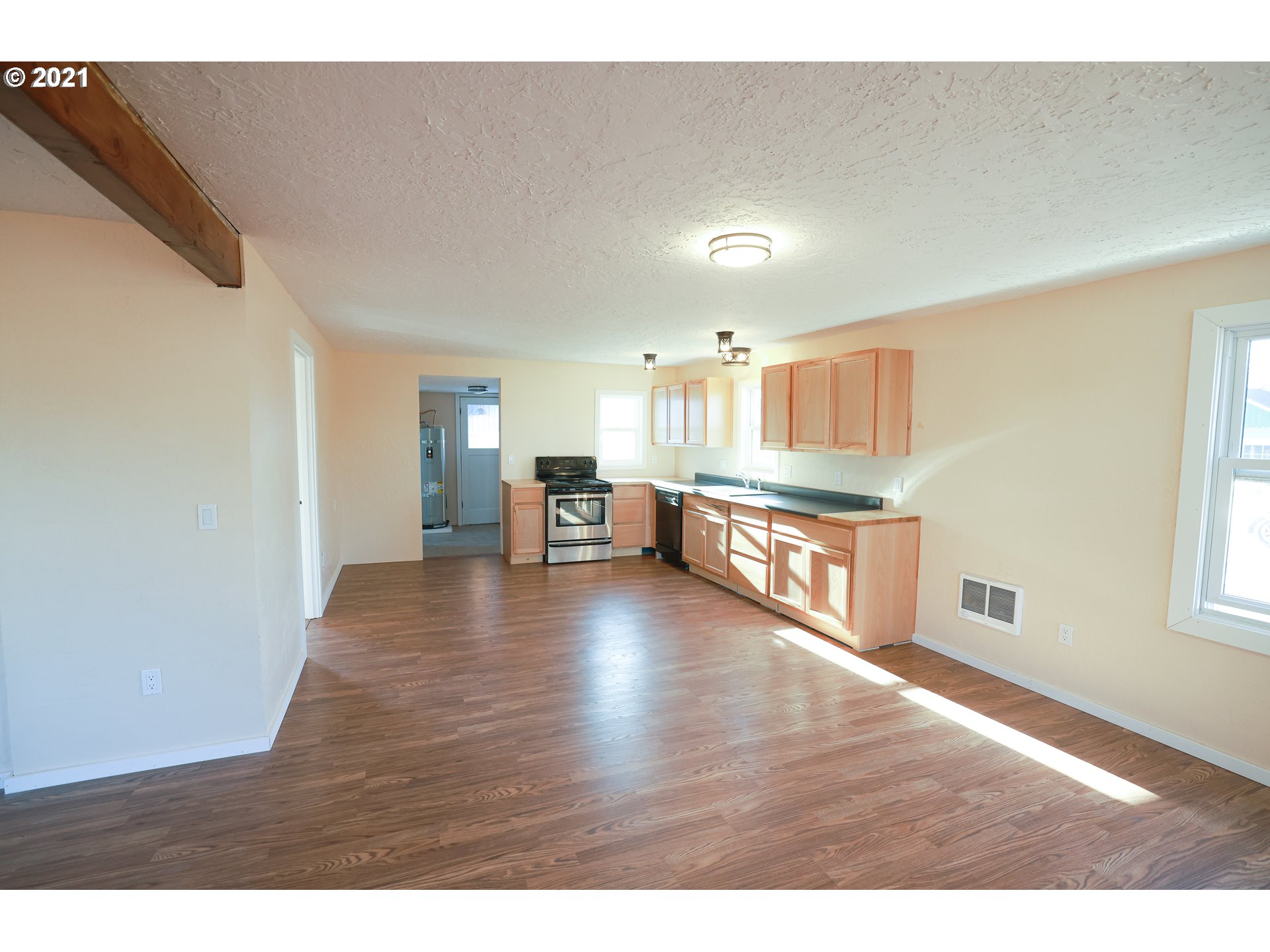 780 28th Street Springfield, OR 97477 - Photo 3 of 26