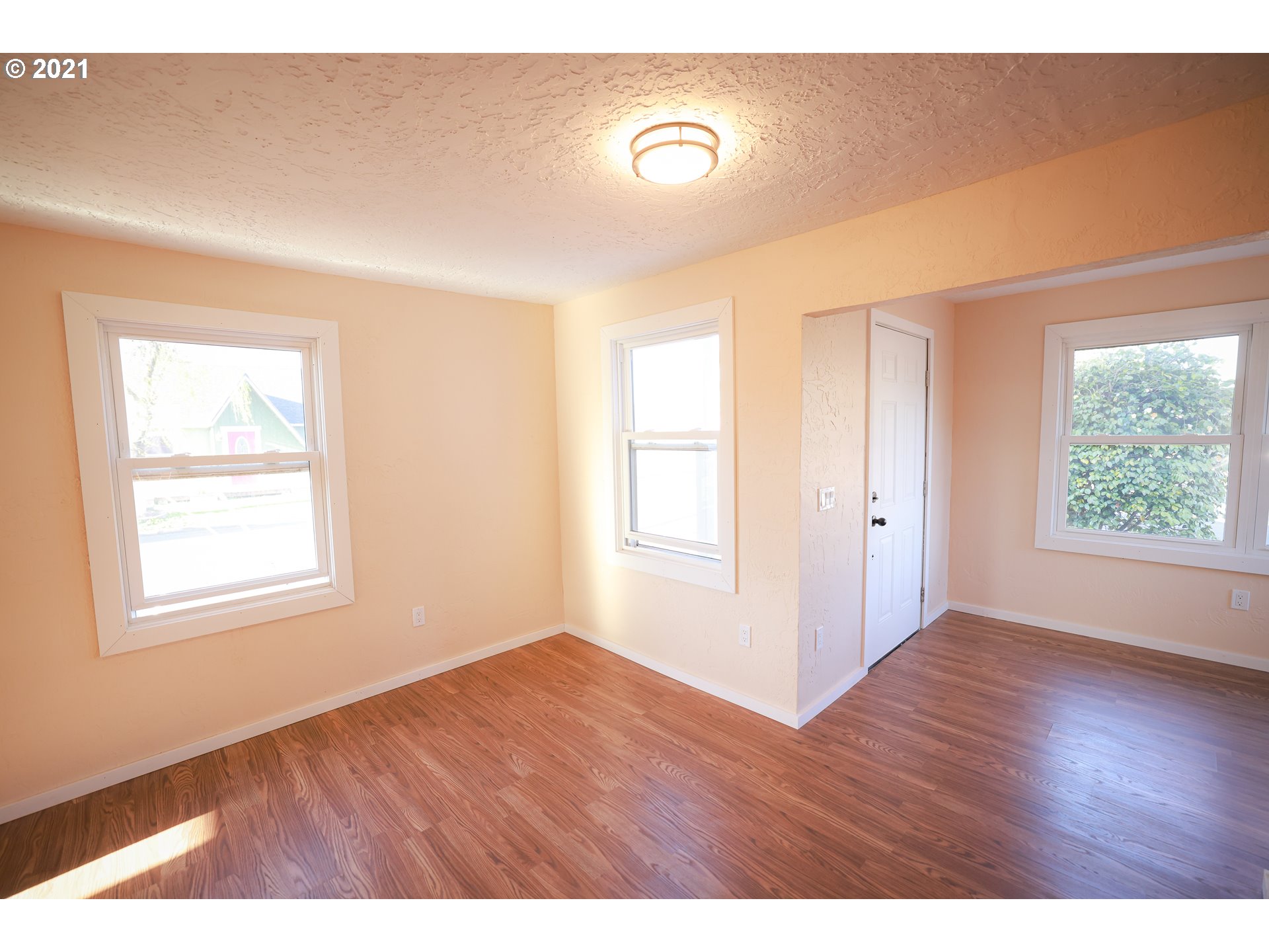 780 28th Street Springfield, OR 97477 - Photo 7 of 26