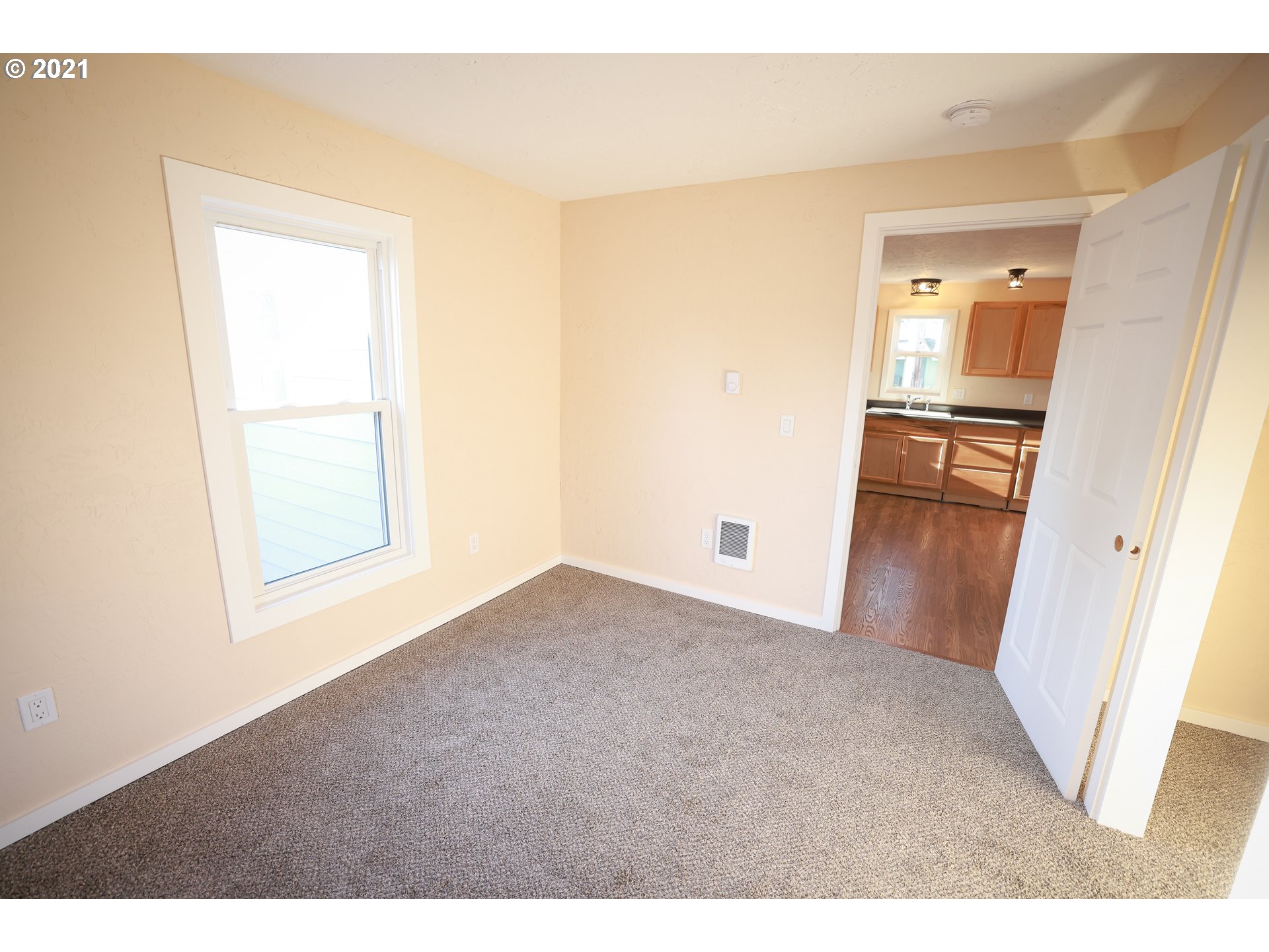 780 28th Street Springfield, OR 97477 - Photo 9 of 26