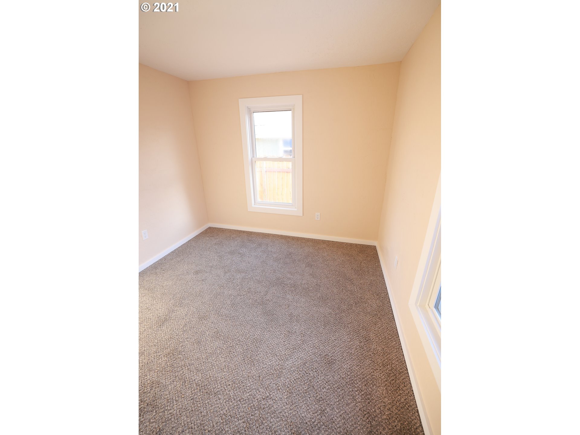 780 28th Street Springfield, OR 97477 - Photo 10 of 26