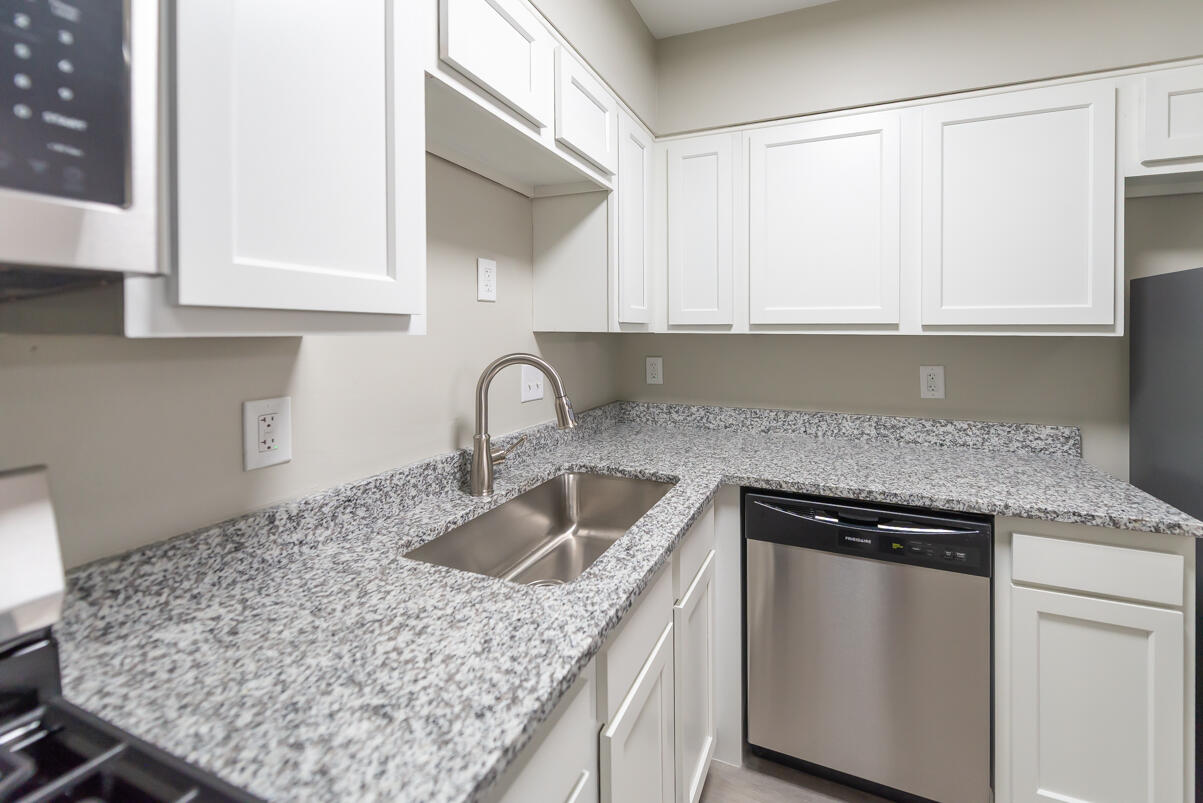 1036 Armstrong Mill Road, Unit D Lexington, KY 40517 - Photo 9 of 30 1036Brooker-24