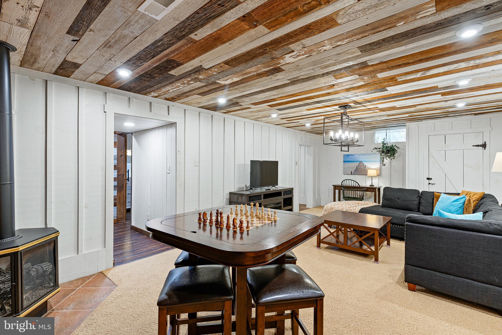 938 Leeds Road Elkton, MD 21921 - Photo 34 of 50 Reclaimed Barnwood ceiling