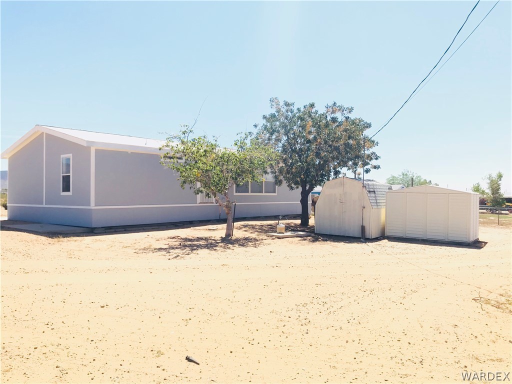 3503 Adobe Road Golden Valley, AZ 86413 - Photo 21 of 27 a view of a backyard of the house