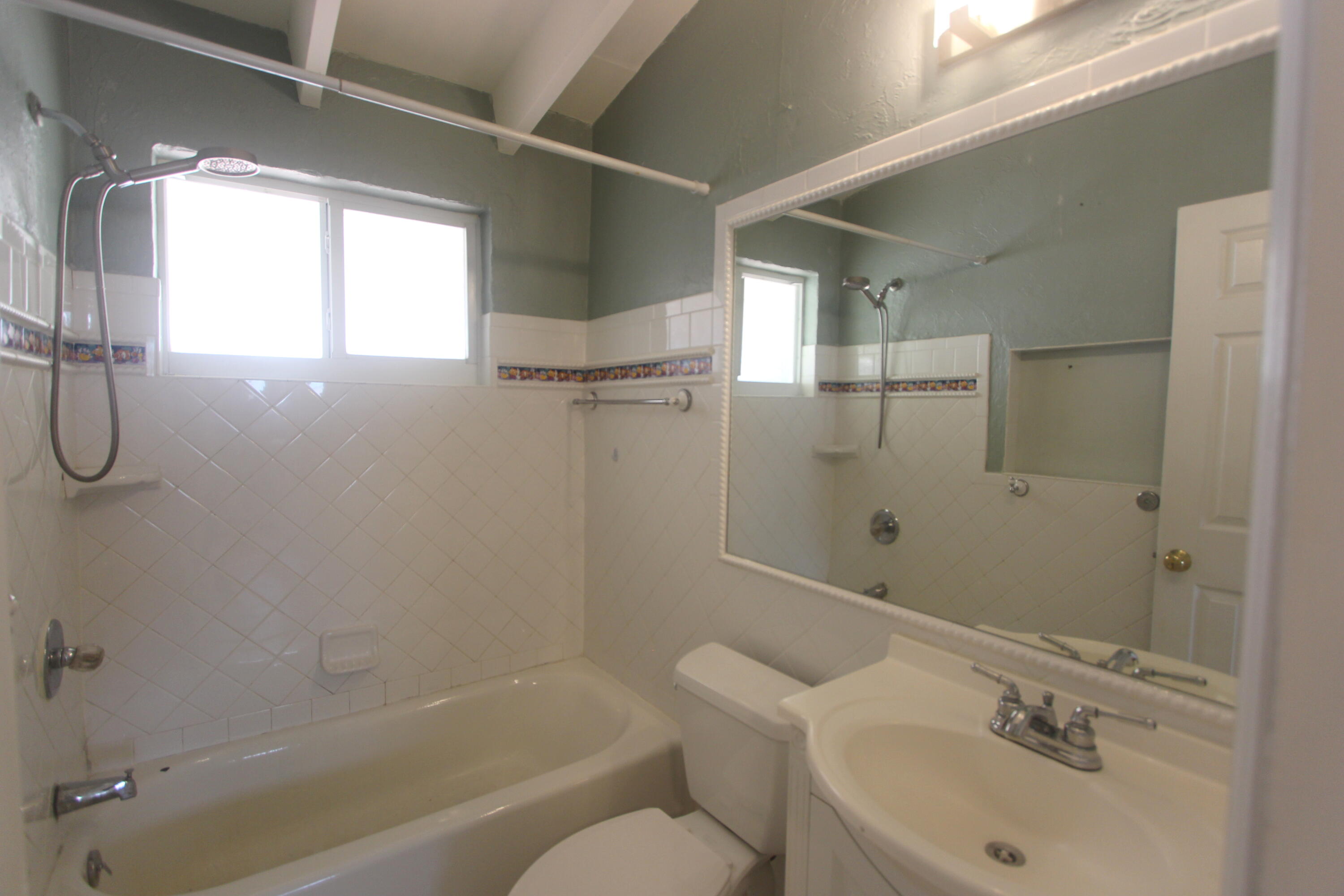 39 Bass Avenue Key Largo, FL 33037 - Photo 16 of 22 a bathroom with a sink mirror toilet and bathtub
