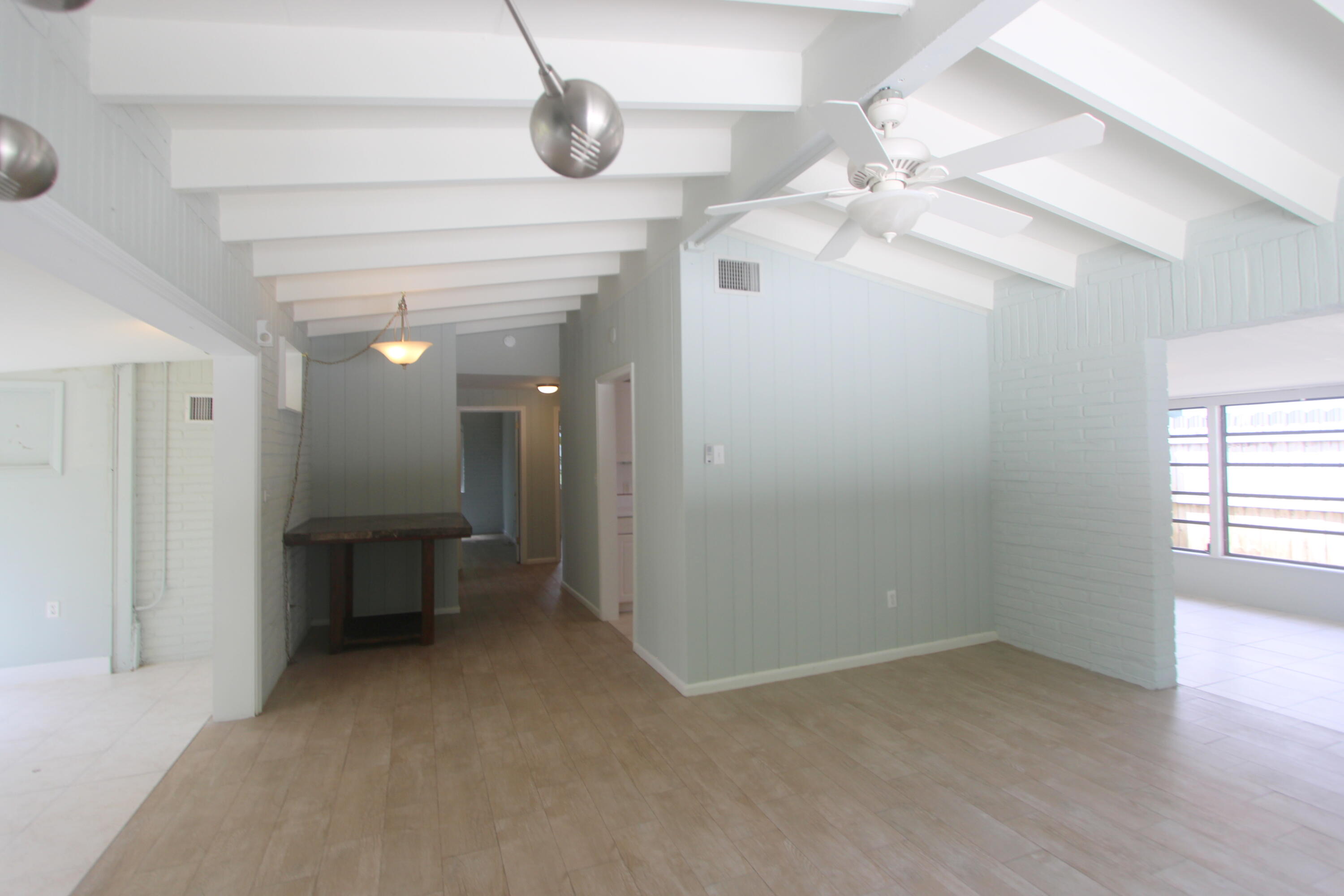 39 Bass Avenue Key Largo, FL 33037 - Photo 4 of 22 en empty room with fan and windows