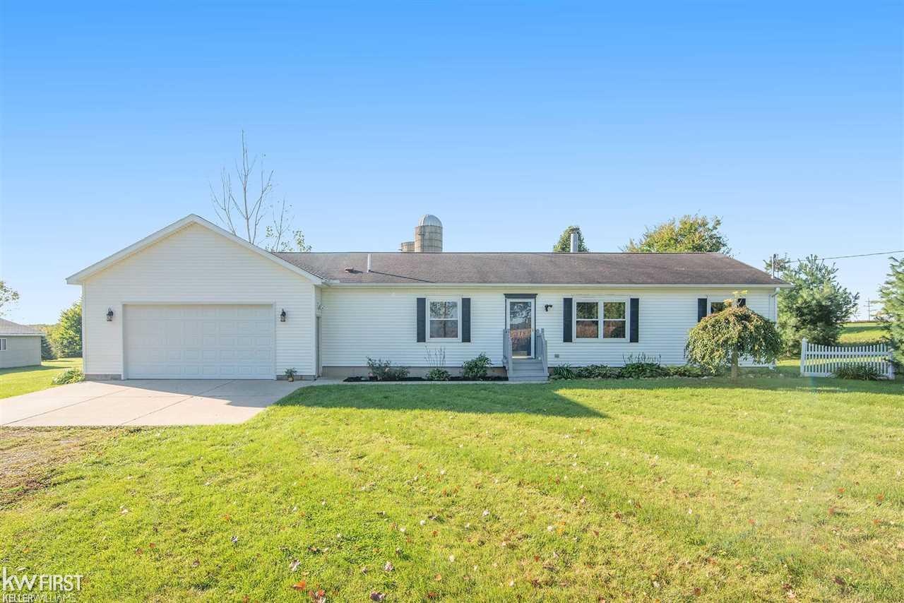 10024 Beard Road Byron, MI 48418 - Photo 1 of 44