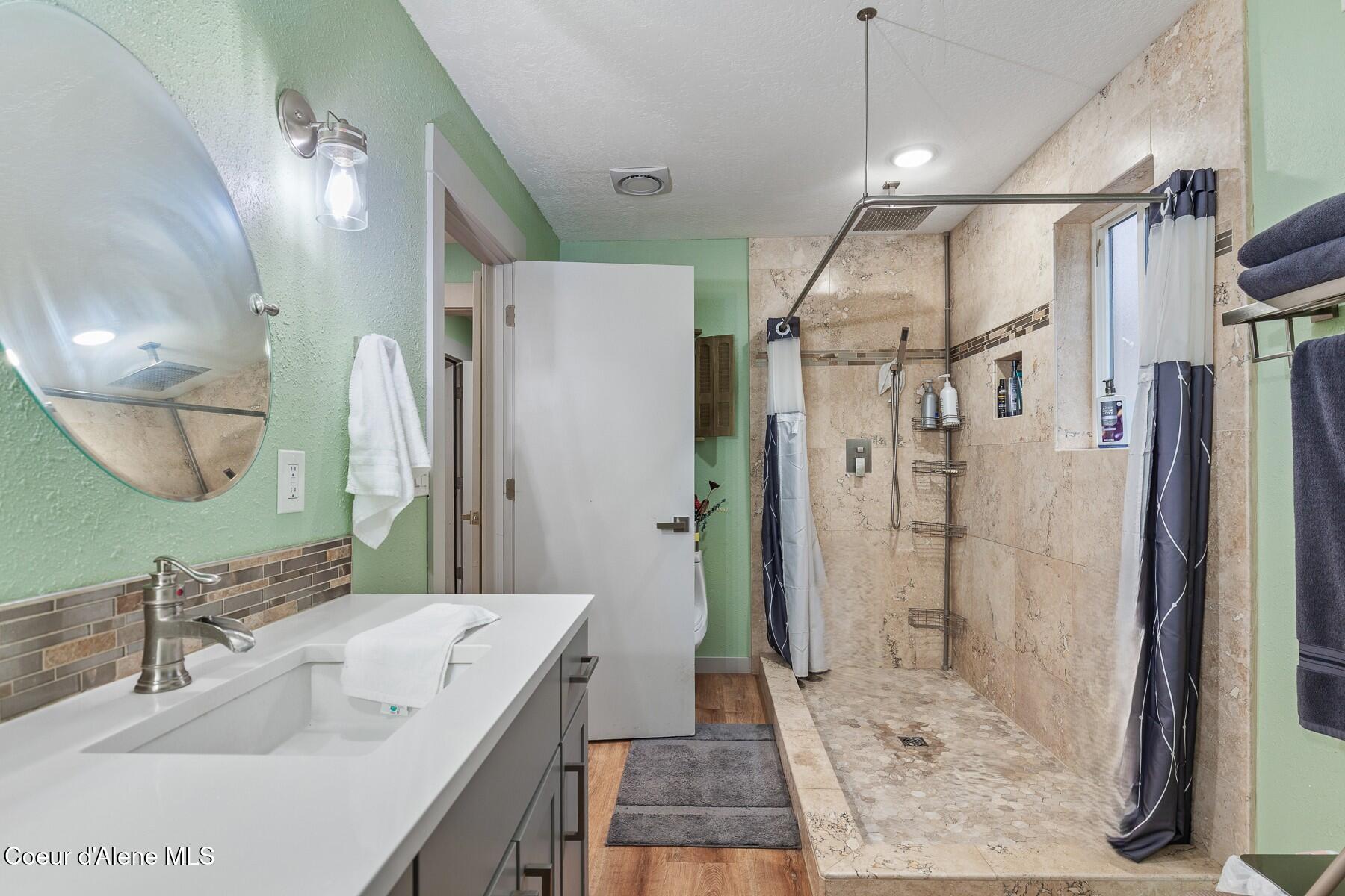 2874 East Hudlow Road Hayden, ID 83835 - Photo 17 of 52 Main Bath shower