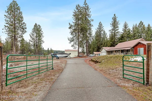 $714,900 | 2874 East Hudlow Road, Hayden, ID 83835