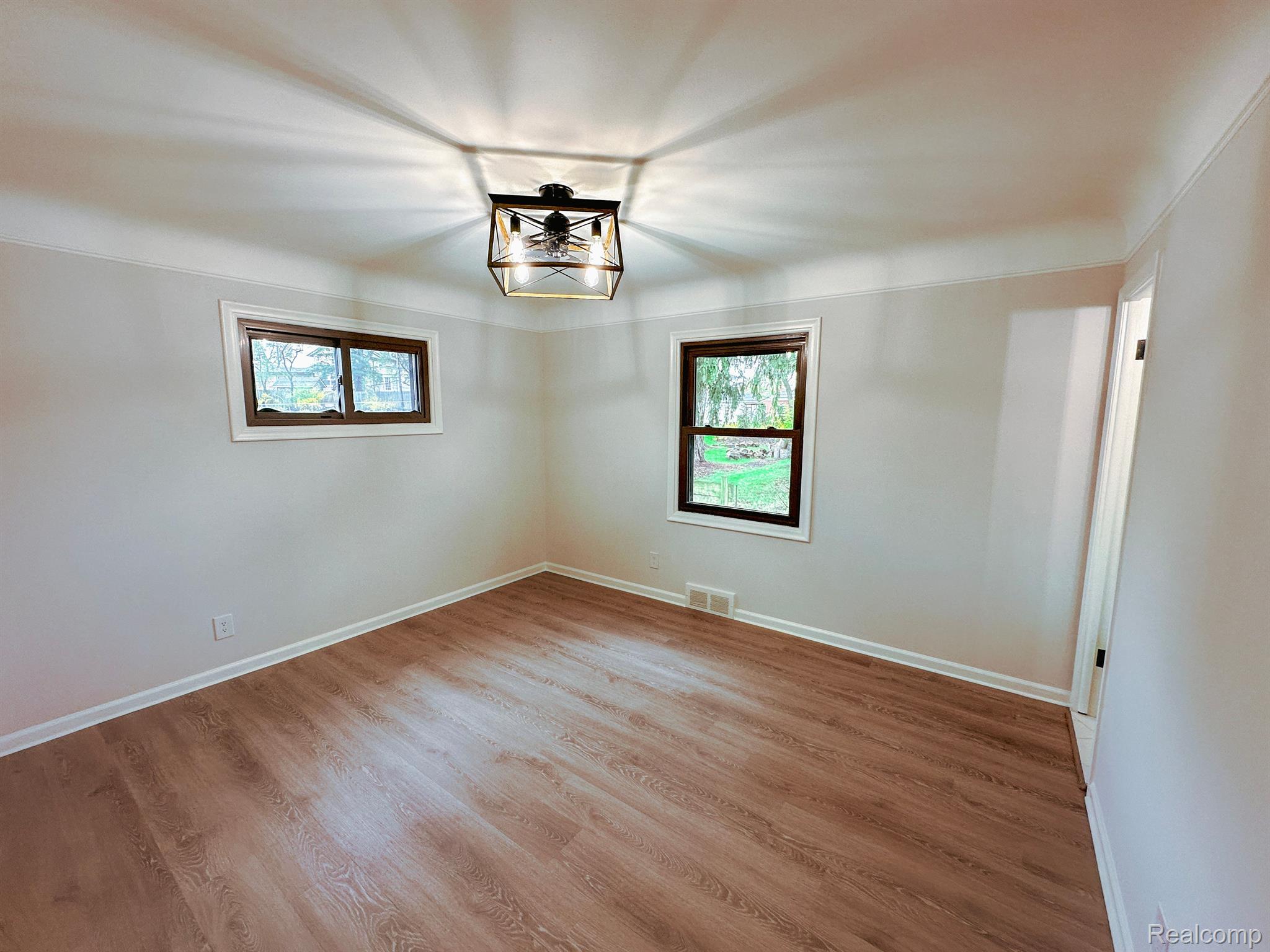 28043 Peppermill Road Farmington, MI 48331 - Photo 17 of 41 Gallery Image 17