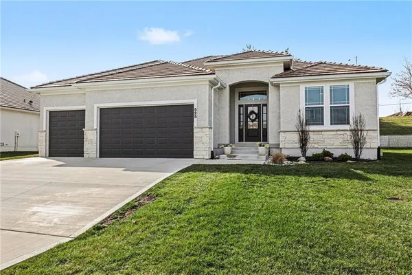 $567,500 | 525 Northeast Sienna Place, Lee's Summit, MO 64064