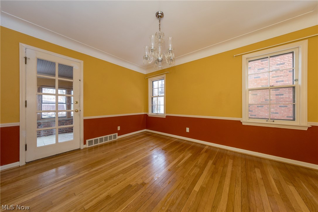 2369 Charney Road Cleveland, OH 44118 - Photo 6 of 33