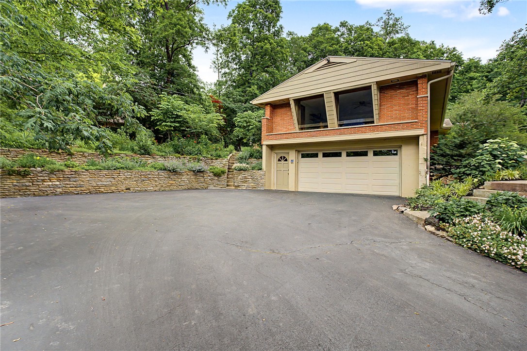 751 Laurelwood Road Dayton, OH 45419 - Photo 2 of 28