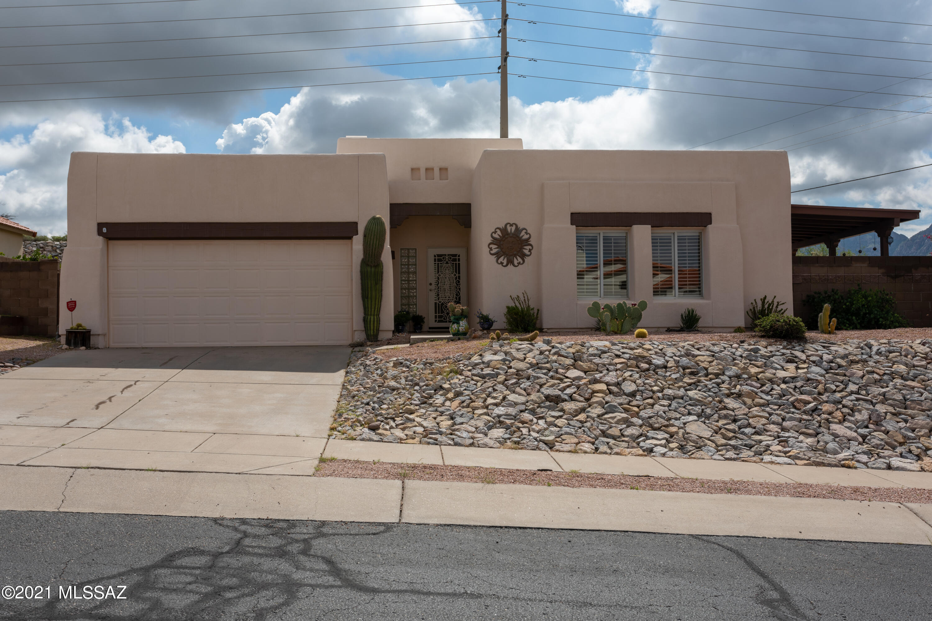 11216 North Sawtooth Road Oro Valley, AZ 85737 - Photo 4 of 28 Gallery Image 4