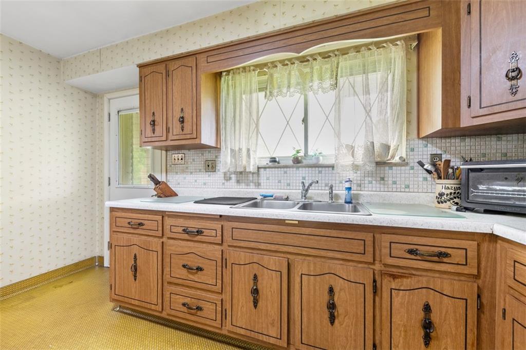 3520 Pittsburgh Road Perryopolis, PA 15473 - Photo 13 of 21
