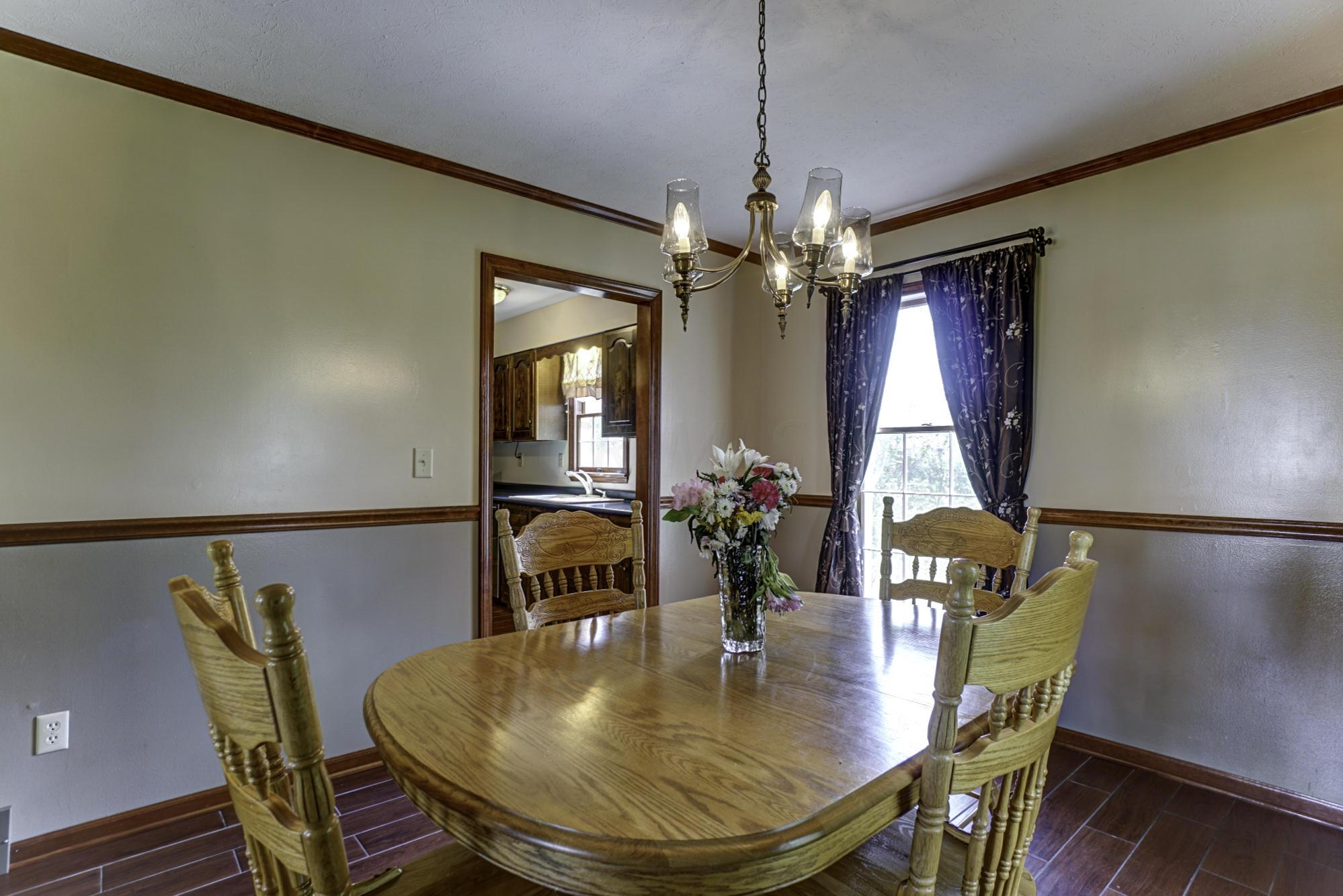 1592 Wheeling Road Lancaster, OH 43130 - Photo 6 of 32 Gallery Image 6